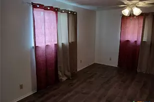 502 N Guadalupe St, Seguin, TX 78155 - Photo 3