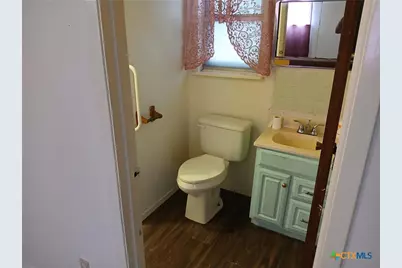502 N Guadalupe Street, Seguin, TX 78155 - Photo 9