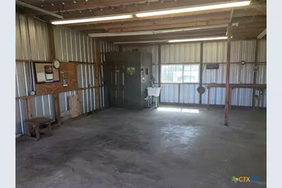 10704 State Highway 185, Victoria, TX 77905 - Photo 23