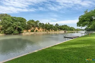 302 Shangrila Ln, New Braunfels, TX 78130 - Photo 5