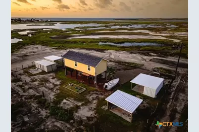 326 E Tenth Street, Rockport, TX 78382 - Photo 1