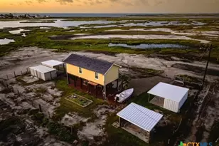 326 E Tenth St, Rockport, TX 78382 - Photo 1