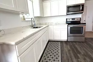 326 E Tenth St, Rockport, TX 78382 - Photo 5