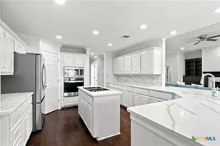 202 Ridge View, Victoria, TX 77904 - Photo 9
