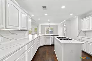 202 Ridge View, Victoria, TX 77904 - Photo 11