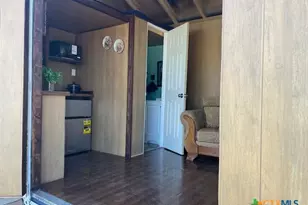 3086 County Rd 442, Stockdale, TX 78160 - Photo 9
