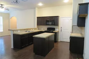 554 Creekside Cir, New Braunfels, TX 78130 - Photo 5