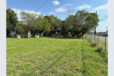 505 S Esplanade Street, Cuero, TX 77954 - Photo 3