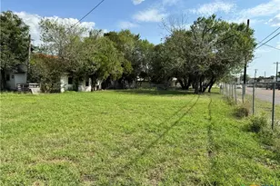 505 S Esplanade St, Cuero, TX 77954 - Photo 3