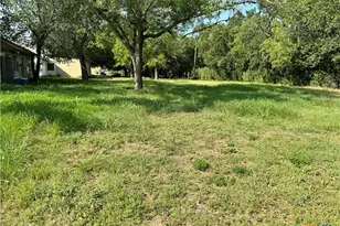505 S Esplanade St, Cuero, TX 77954 - Photo 5