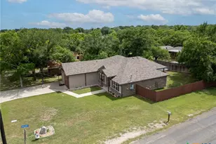 1202 S Willis St, Lampasas, TX 76550 - Photo 31