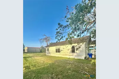 409 W Morris Street, Yoakum, TX 77995 - Photo 3