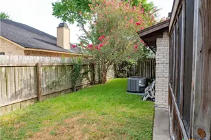 201 Heather St, Victoria, TX 77904 - Photo 17