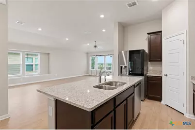2905 Greenbriar, Seguin, TX 78155 - Photo 7