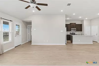 2905 Greenbriar, Seguin, TX 78155 - Photo 11
