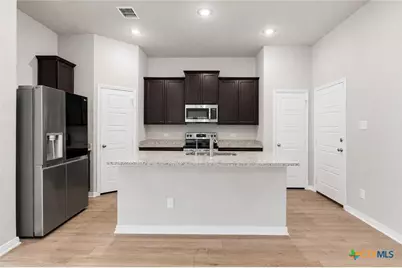 2905 Greenbriar, Seguin, TX 78155 - Photo 9