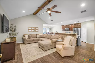 111 Gabbiano Court, Victoria, TX 77904 - Photo 3