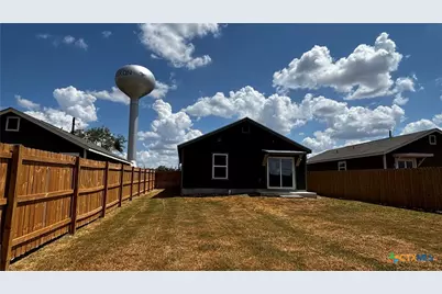 806 E 6th Street, Nixon, TX 78140 - Photo 29