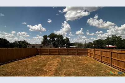 806 E 6th Street, Nixon, TX 78140 - Photo 31