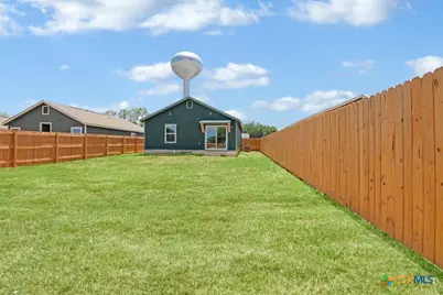 806 E 6th Street, Nixon, TX 78140 - Photo 21