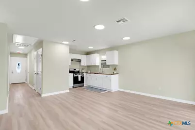 806 E 6th Street, Nixon, TX 78140 - Photo 7