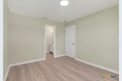 806 E 6th Street, Nixon, TX 78140 - Photo 11