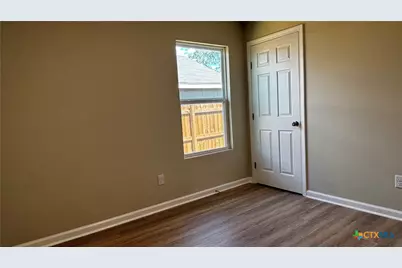 806 E 6th Street, Nixon, TX 78140 - Photo 27
