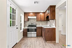 1126 W 7th St, McGregor, TX 76657 - Photo 5