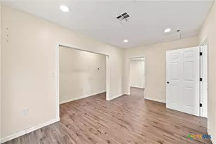 1126 W 7th St, McGregor, TX 76657 - Photo 9
