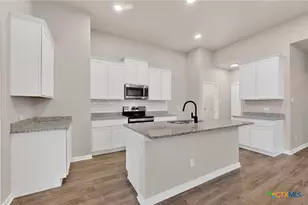 1141 Amber Lk, Seguin, TX 78155 - Photo 7