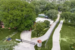 8570 River Rd, New Braunfels, TX 78132 - Photo 15