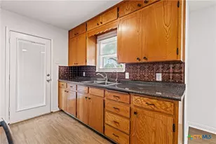 511 Curtis Ave, Troy, TX 76579 - Photo 9