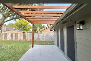220 Navajo Dr, Victoria, TX 77904 - Photo 37