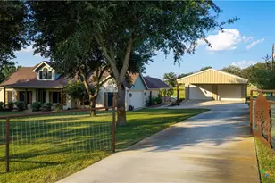 1413 Country Hills Dr, La Vernia, TX 78121 - Photo 3