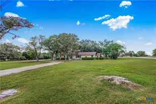 105 S US Hwy 77A, Yoakum, TX 77995 - Photo 29