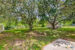 2302 E Rosebud Ave, Victoria, TX 77901 - Photo 17