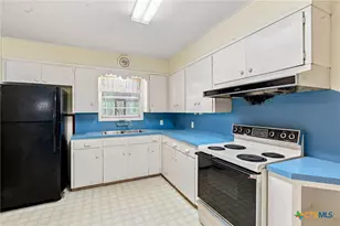 2302 E Rosebud Ave, Victoria, TX 77901 - Photo 9