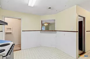 2302 E Rosebud Ave, Victoria, TX 77901 - Photo 7