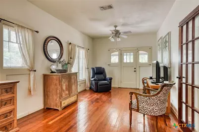 222 S Academy Avenue, New Braunfels, TX 78130 - Photo 3
