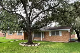 605 3rd St, Cuero, TX 77954 - Photo 5
