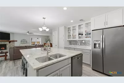 429 Laguna Vista, Seguin, TX 78155 - Photo 7
