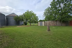 320 Commerce St, Marlin, TX 76661 - Photo 11