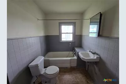 320 Commerce Street, Marlin, TX 76661 - Photo 9