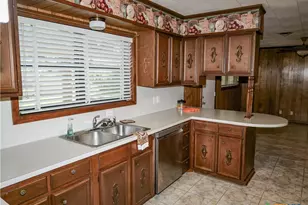1209 E Morgan, Cuero, TX 77954 - Photo 21
