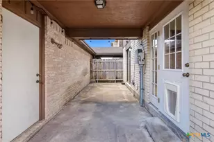 101 Maplewood Dr, Victoria, TX 77901 - Photo 29