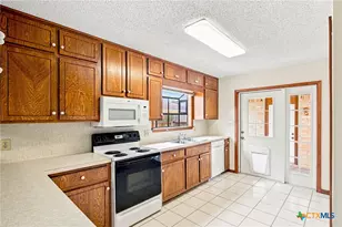 101 Maplewood Dr, Victoria, TX 77901 - Photo 11