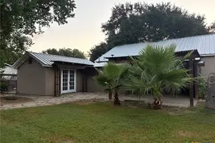 326 S Texana St, Hallettsville, TX 77964 - Photo 9