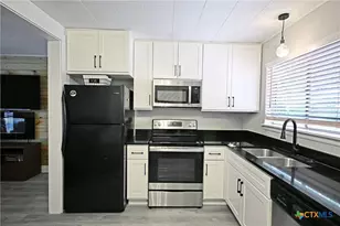 553 Scenic Dr, Canyon Lake, TX 78133 - Photo 9