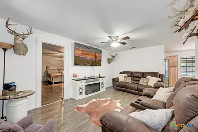 1407 W Avenue C, Lampasas, TX 76550 - Photo 7