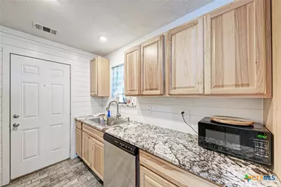 1407 W Avenue C, Lampasas, TX 76550 - Photo 15